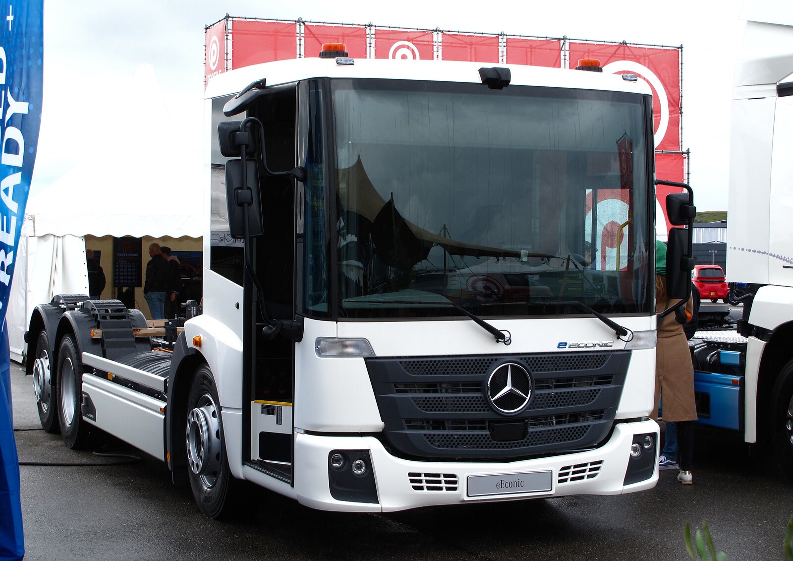 Foto: Mercedes-Benz Trucks eEconic, Kommunalfahrgestell 4x2 oder 6x2/4 (drei Batteriepakete, 336 kWh)